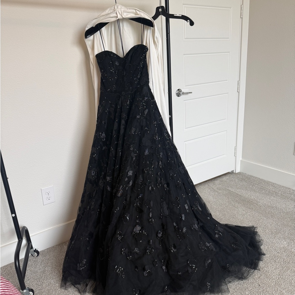 Oscar de la Renta Black Strapless Gown - Picture 7 of 13
